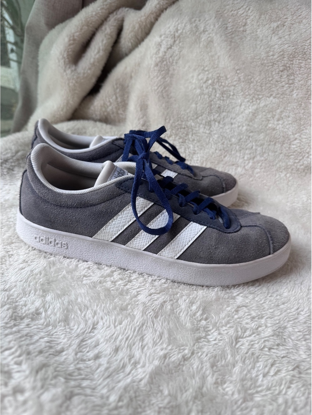 Adidas VL Court 2.0 Women’s 8.5 Gray Suede White Stripes Sneakers EG4107